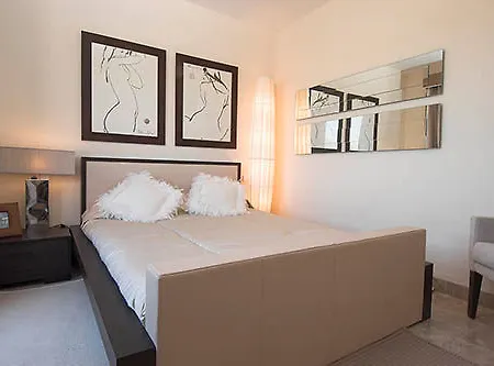 Aparthotel Albayt & 3*